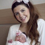 Yeni doğan bebek anne fotoğrafı