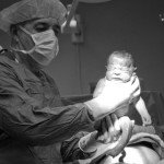 Doktor bebek doğum fotoğrafı