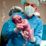Doktor bebek doğum fotoğrafı